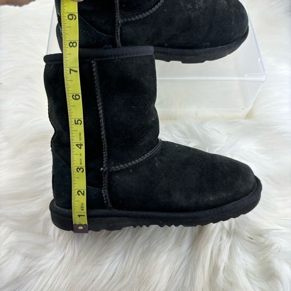 UGG WINTER BOOTS SIZE 4 KIDS - Picture 8 of 9